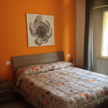 Perla Del Lago Rent Apartments Sirmione Oda fotoğraf