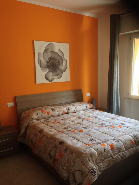 Perla Del Lago Rent Apartments Sirmione Oda fotoğraf